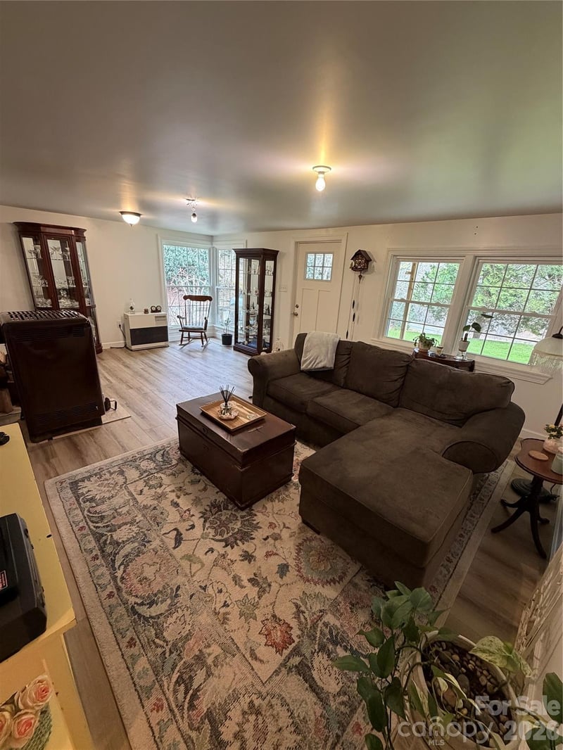 658 Upper Hanging Rock Rd, Spruce Pine, NC 28777