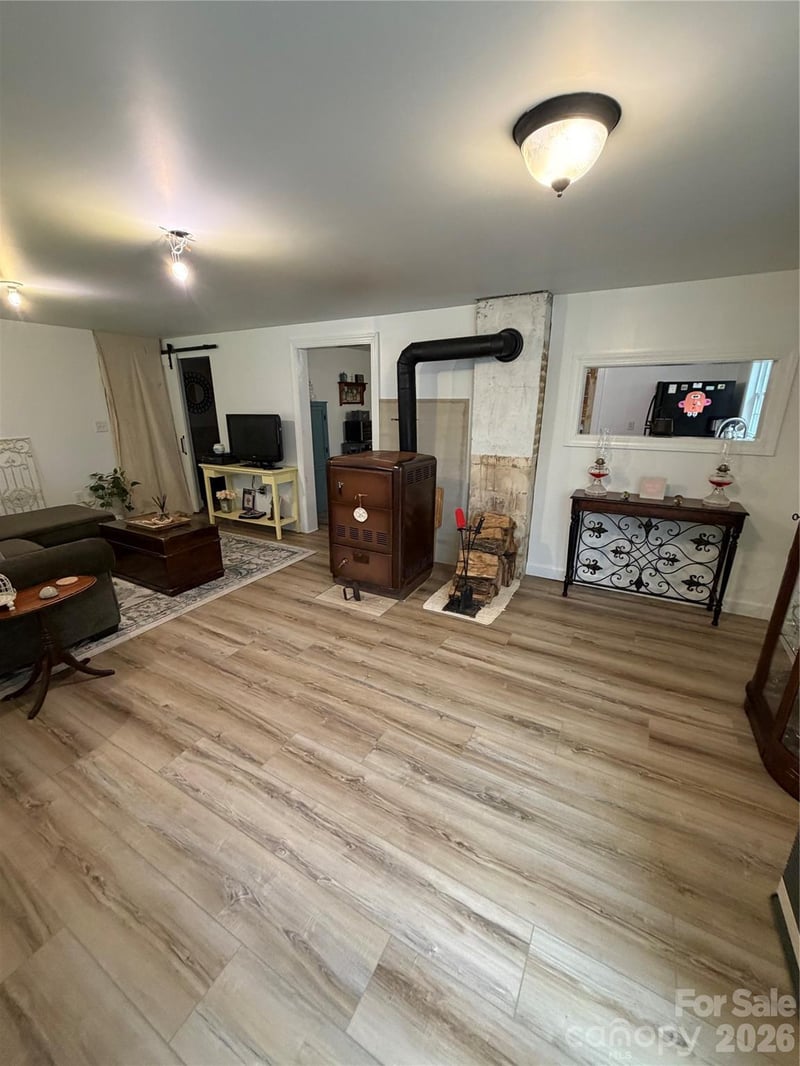 658 Upper Hanging Rock Rd, Spruce Pine, NC 28777