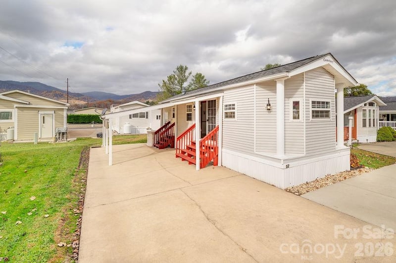 52 Strollers Ln, Waynesville, NC 28785
