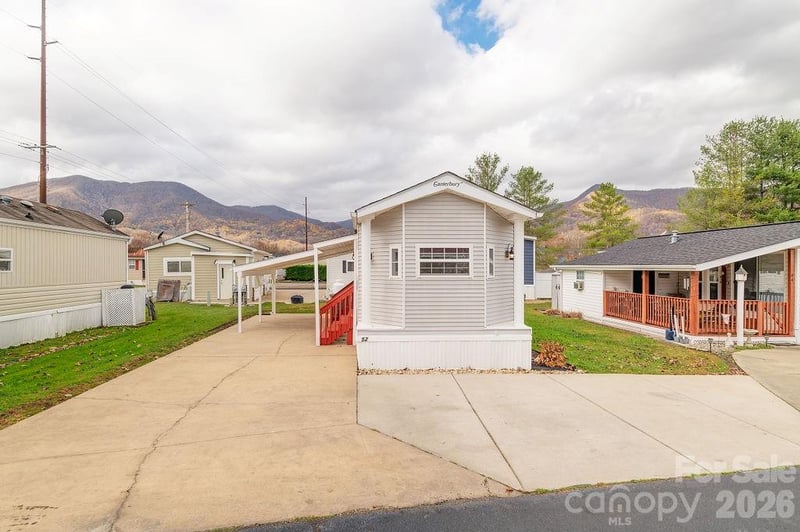 52 Strollers Ln, Waynesville, NC 28785