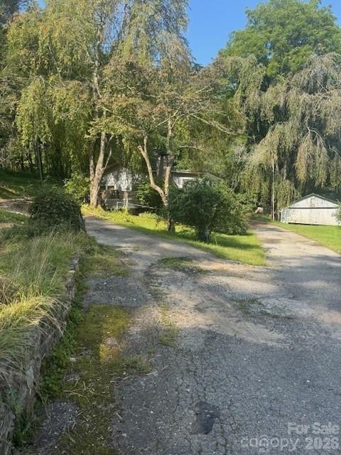 57 Twin Ponds Ln, Hendersonville, NC 28739