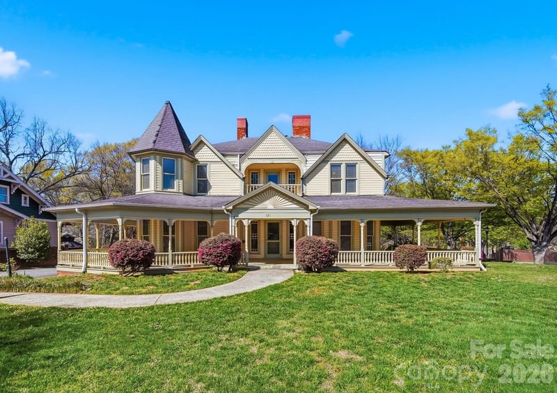 121 5th Ave, Hickory, NC 28601