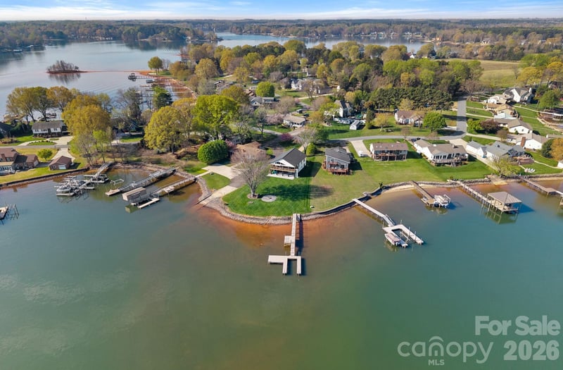 8182 Mountain Shore Dr, Sherrills Ford, NC 28673