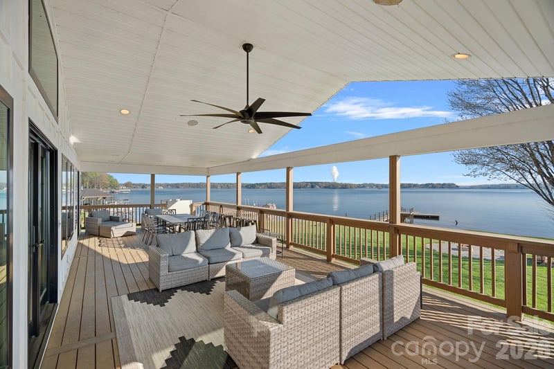 8182 Mountain Shore Dr, Sherrills Ford, NC 28673