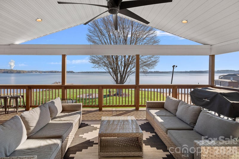 8182 Mountain Shore Dr, Sherrills Ford, NC 28673