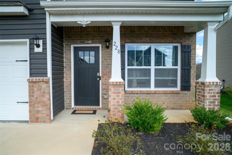 228 Ridgeview Ln, Mars Hill, NC 28754
