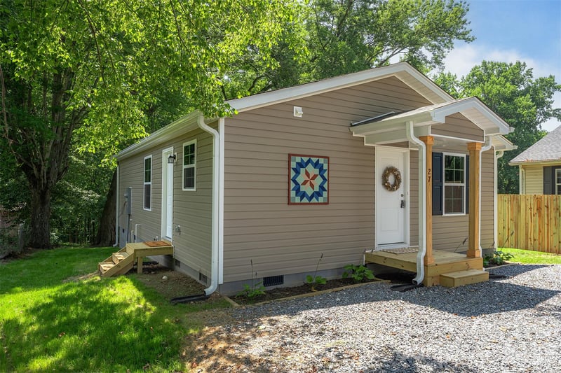 27 Forest Park Rd, Marion, NC 28752