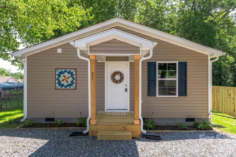 27 Forest Park Rd, Marion, NC 28752