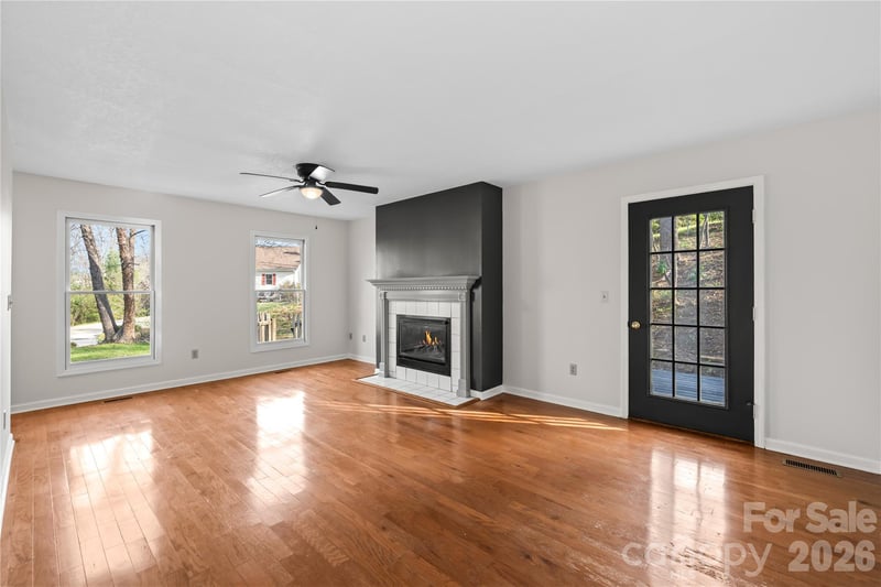 10 Orchard Pl, Weaverville, NC 28787