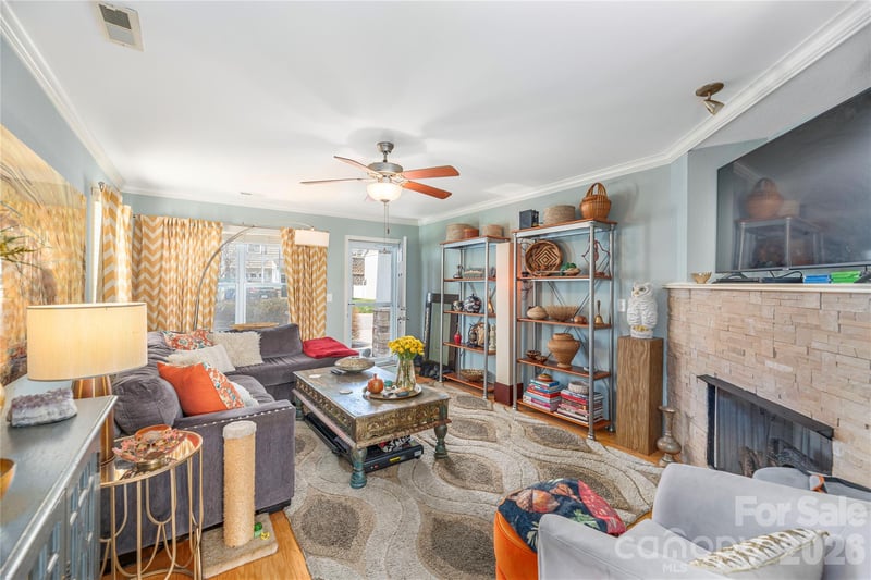 22 Barnett Shoals Dr, Weaverville, NC 28787