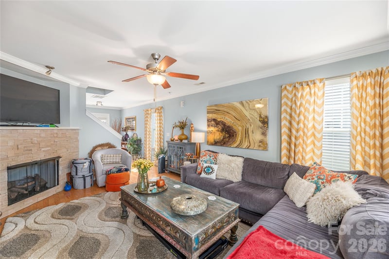 22 Barnett Shoals Dr, Weaverville, NC 28787