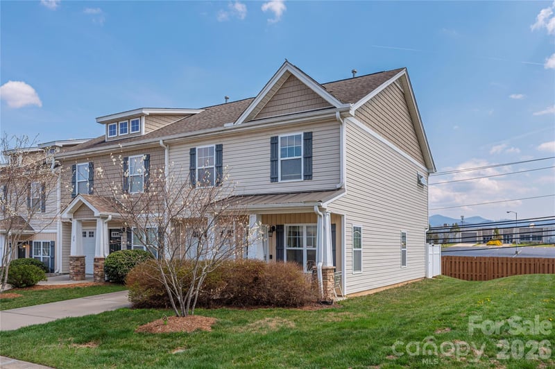 22 Barnett Shoals Dr, Weaverville, NC 28787