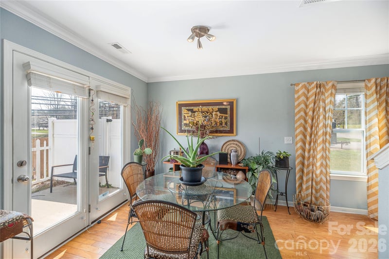 22 Barnett Shoals Dr, Weaverville, NC 28787