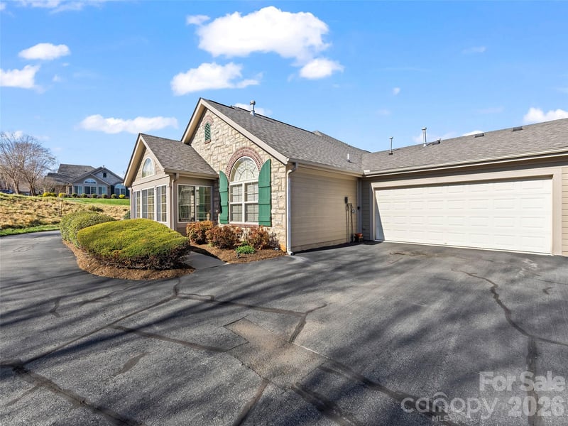 81 Outlook Cir, Swannanoa, NC 28778