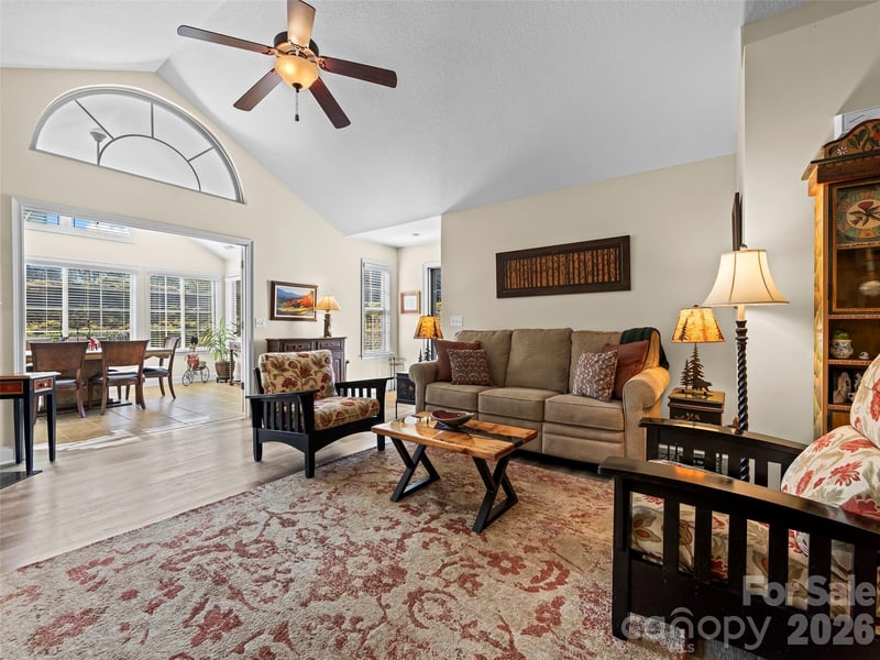 81 Outlook Cir, Swannanoa, NC 28778
