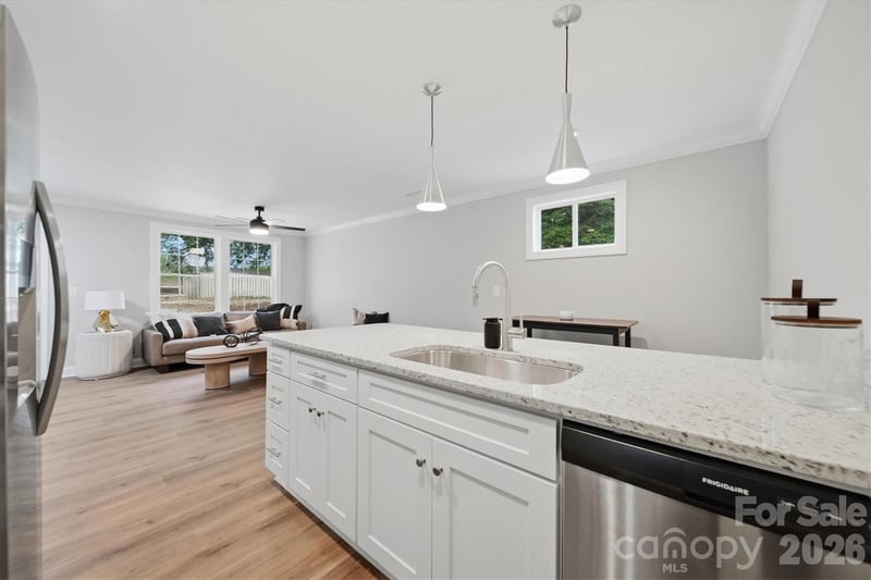 1298 18th St, Hickory, NC 28601