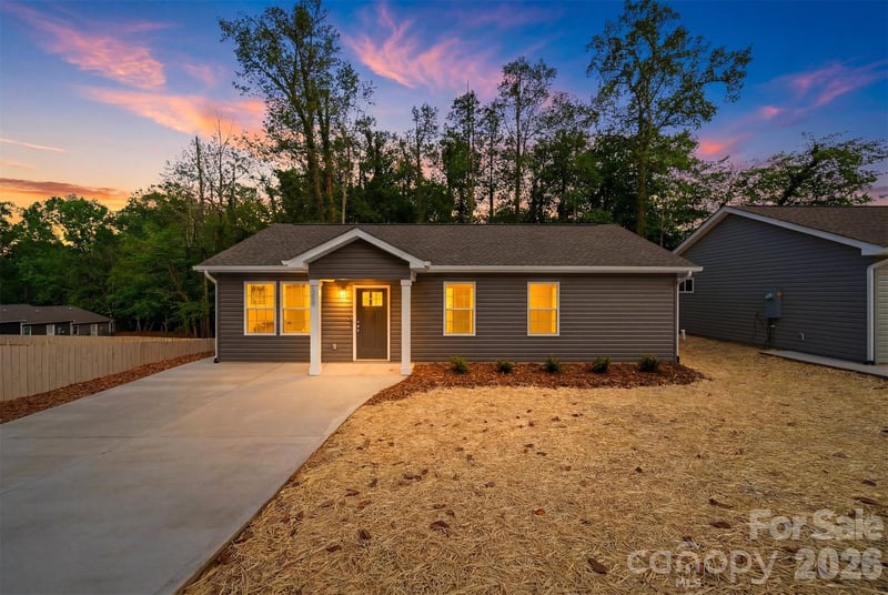 1298 18th St, Hickory, NC 28601