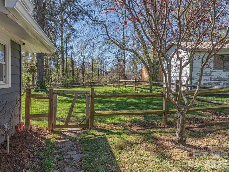 12 Maple Ln, Arden, NC 28704