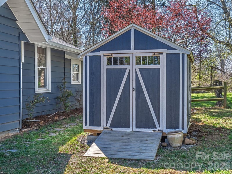 12 Maple Ln, Arden, NC 28704