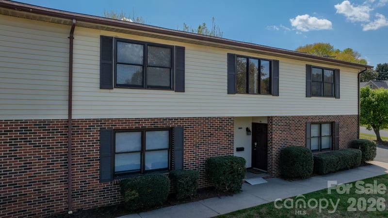 525 12th St #30, Hickory, NC 28602