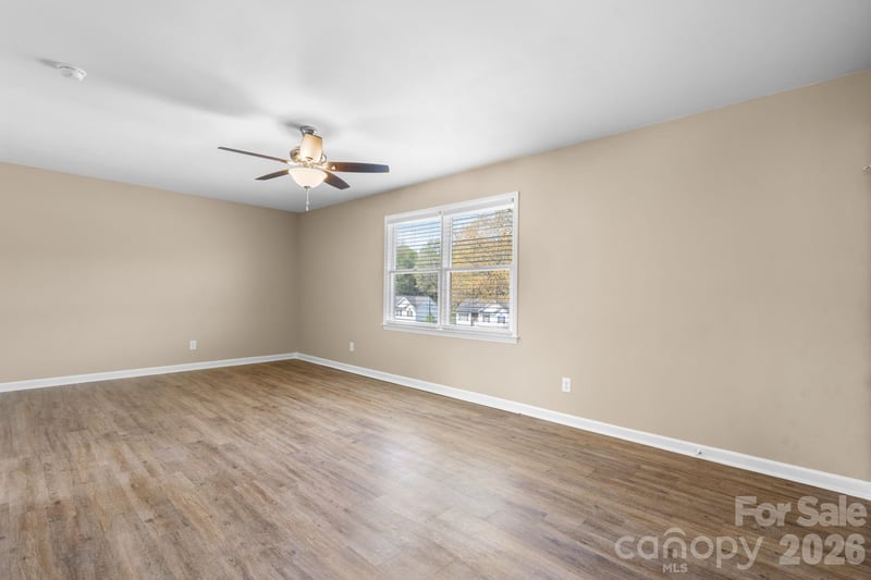 525 12th St #30, Hickory, NC 28602
