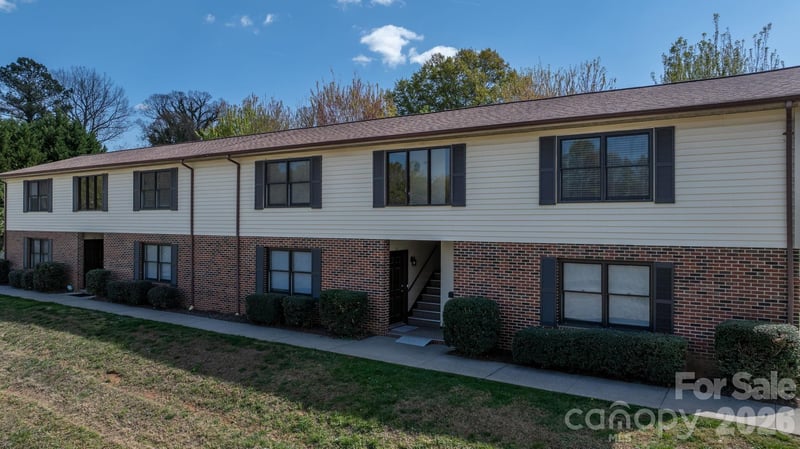 525 12th St #30, Hickory, NC 28602