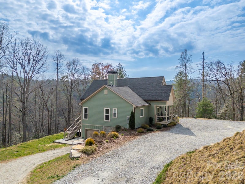 666 Never Blue Rd, Flat Rock, NC 28731