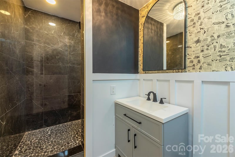 4 Smokey Mountain Dr, Swannanoa, NC 28778