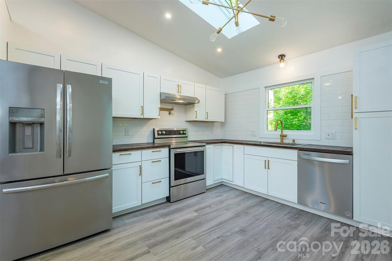 4 Smokey Mountain Dr, Swannanoa, NC 28778