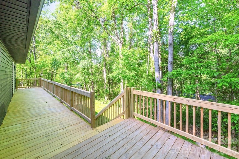 4 Smokey Mountain Dr, Swannanoa, NC 28778