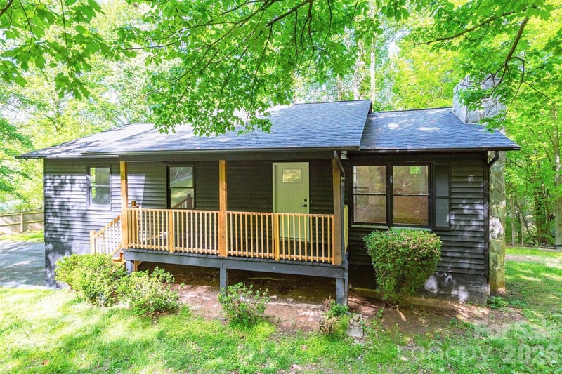 4 Smokey Mountain Dr, Swannanoa, NC 28778