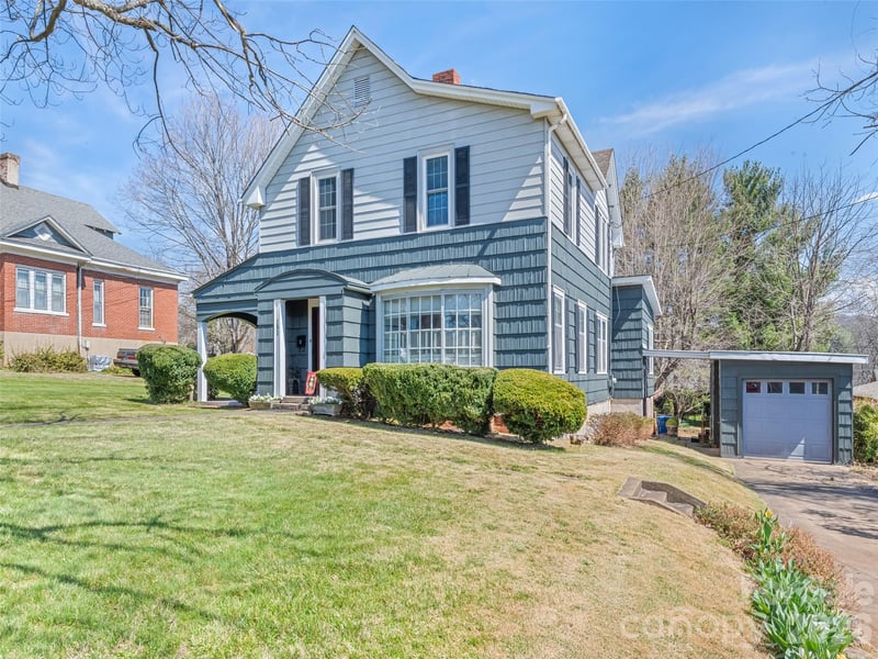 151 Hampton Hts, Canton, NC 28716