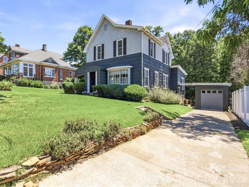 151 Hampton Hts, Canton, NC 28716