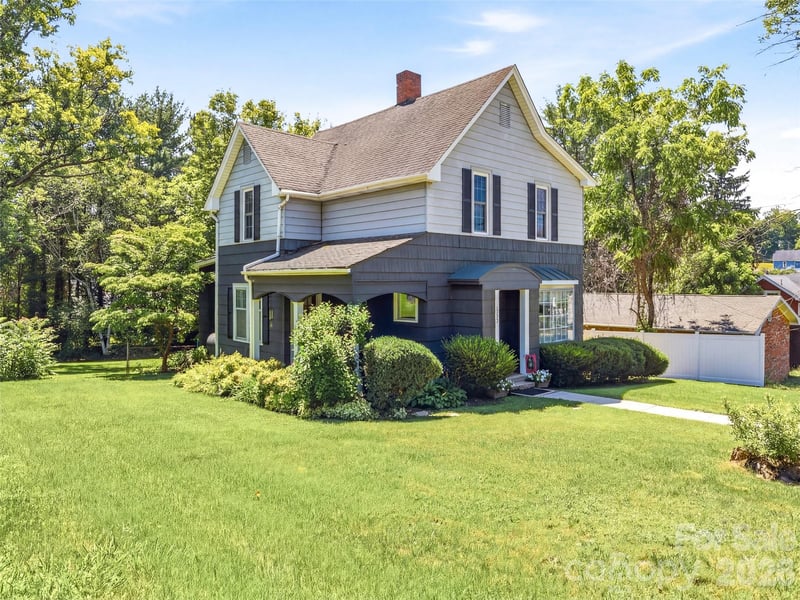 151 Hampton Hts, Canton, NC 28716