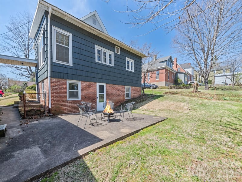 151 Hampton Hts, Canton, NC 28716