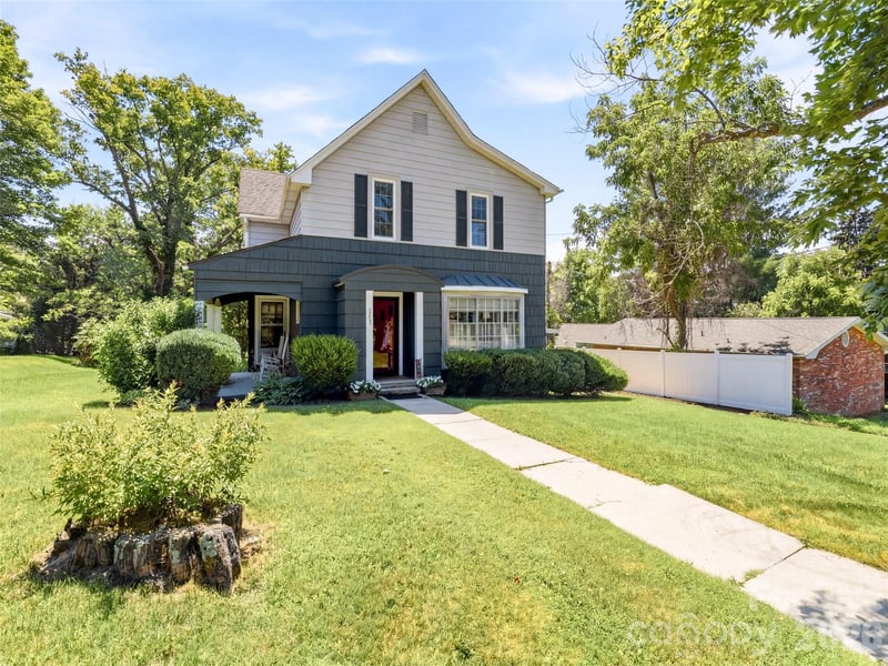 151 Hampton Hts, Canton, NC 28716