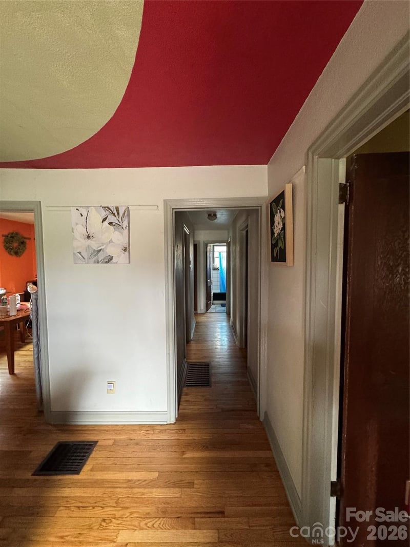 57 Argyle Ln, Asheville, NC 28806