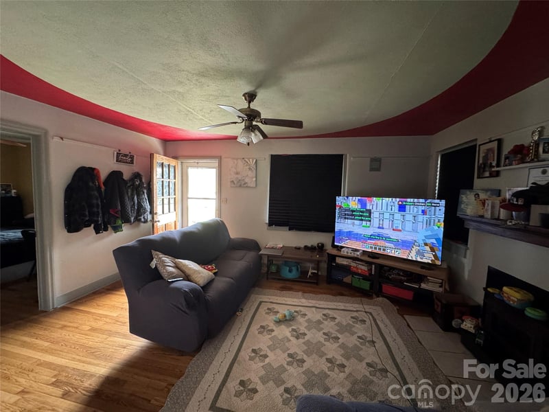 57 Argyle Ln, Asheville, NC 28806