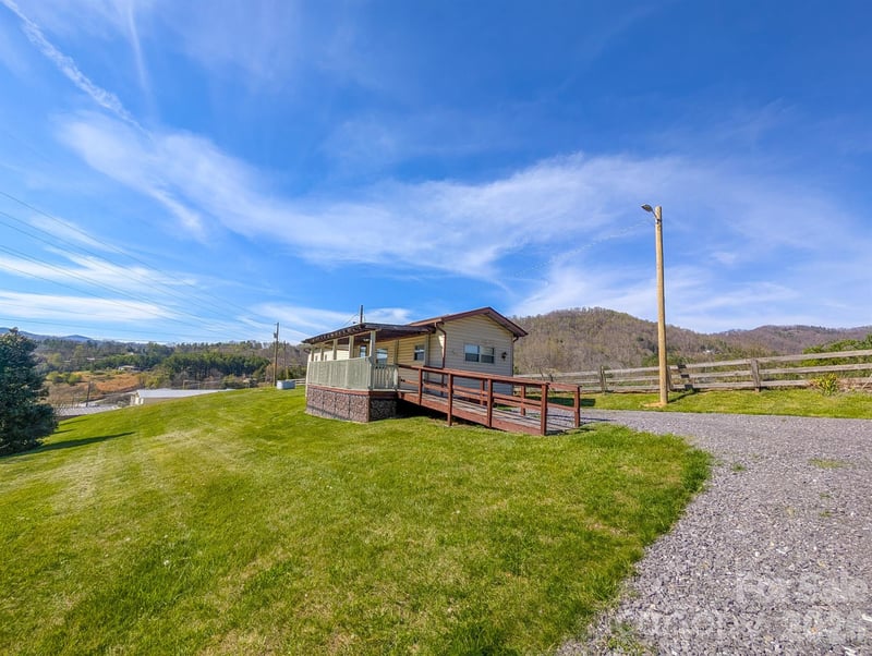 107 Mockingbird Ln, Burnsville, NC 28714