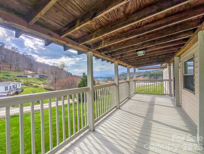 107 Mockingbird Ln, Burnsville, NC 28714