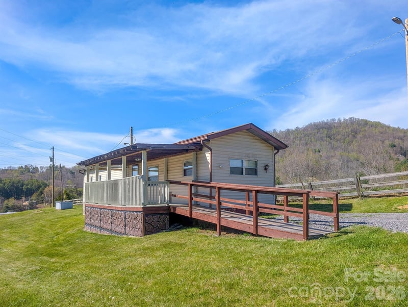 107 Mockingbird Ln, Burnsville, NC 28714