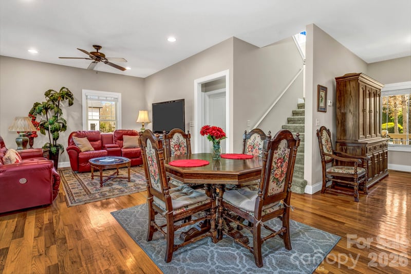 122 Craggy St, Black Mountain, NC 28711