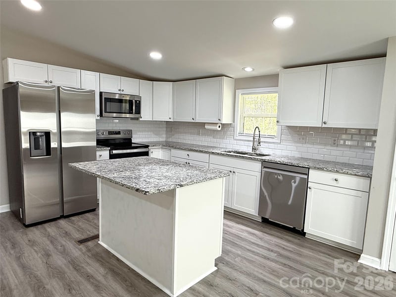 1332 Poplar Glen Dr, Kannapolis, NC 28083