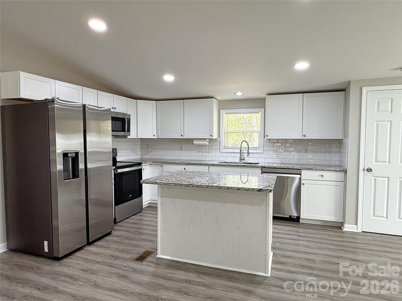 1332 Poplar Glen Dr, Kannapolis, NC 28083