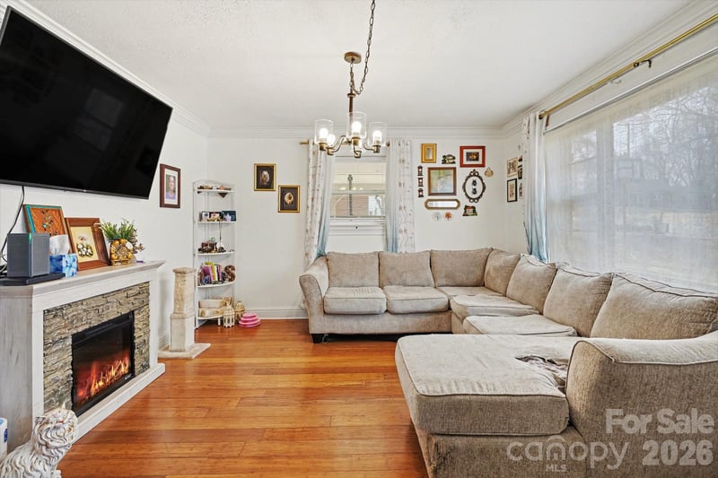 508 Pineywood Rd, Thomasville, NC 27360