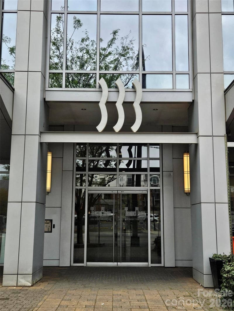 333 W Trade St #1202, Charlotte, NC 28202