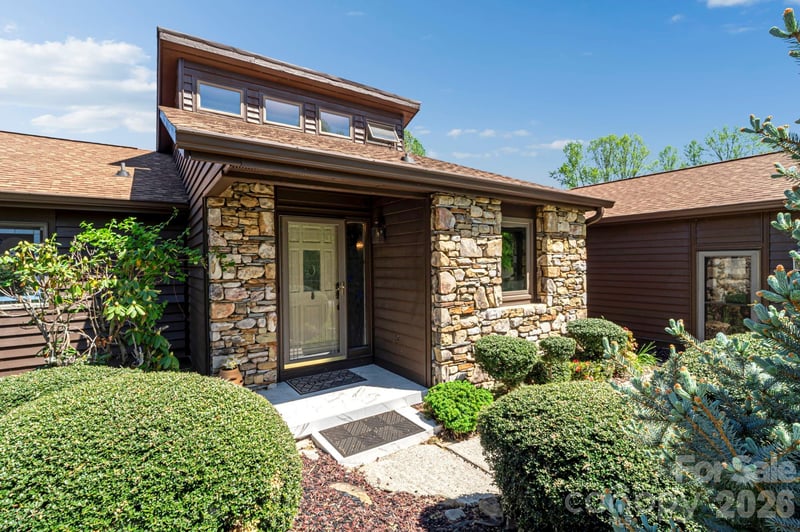 3104 Cove Loop Rd, Hendersonville, NC 28739