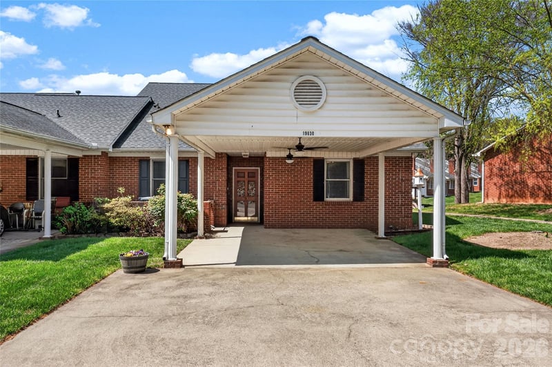 19830 Oak Leaf Cir, Cornelius, NC 28031
