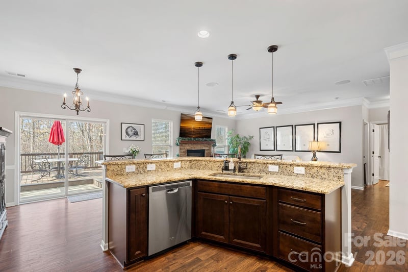 1203 Guadalupe Ln, Charlotte, NC 28214