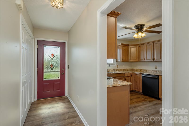 176 Derbyshire Dr, Hendersonville, NC 28792